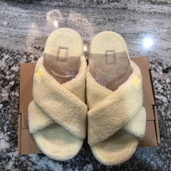 NWT UGG FUZZ SUGAR CROSS SLIDE Size 10 - Picture 3 of 9